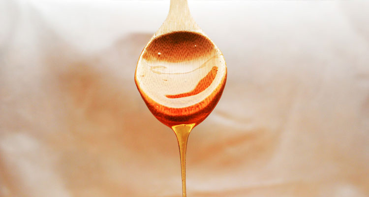 What are some healing uses for honey and cinnamon?