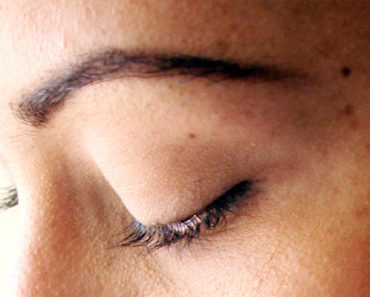 Is Castor Oil Effective for Eyebrows? Here’s What Studies Actually Say