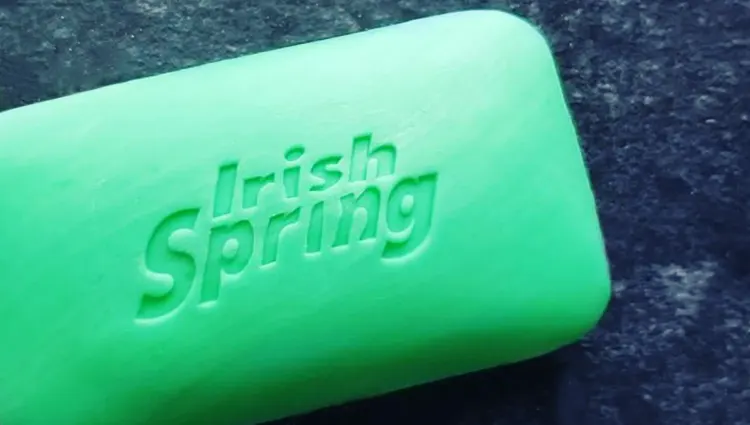 color of irish spring original scent soap
