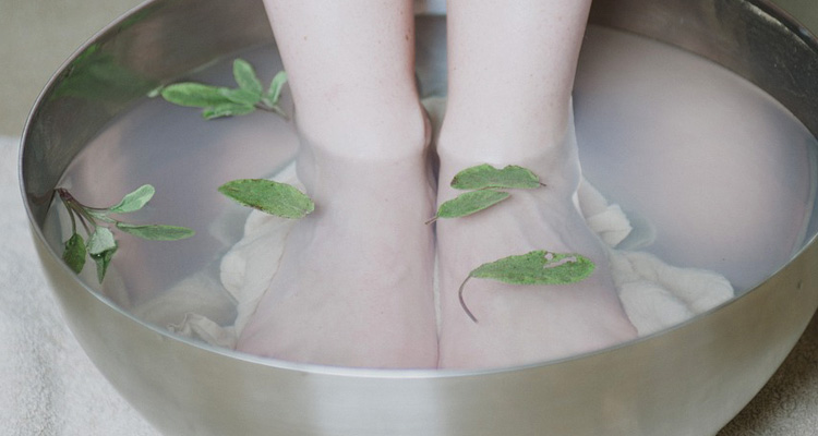 listerine foot soak benefits