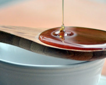 Manuka Honey: 12 Benefits and Uses Backed by Science